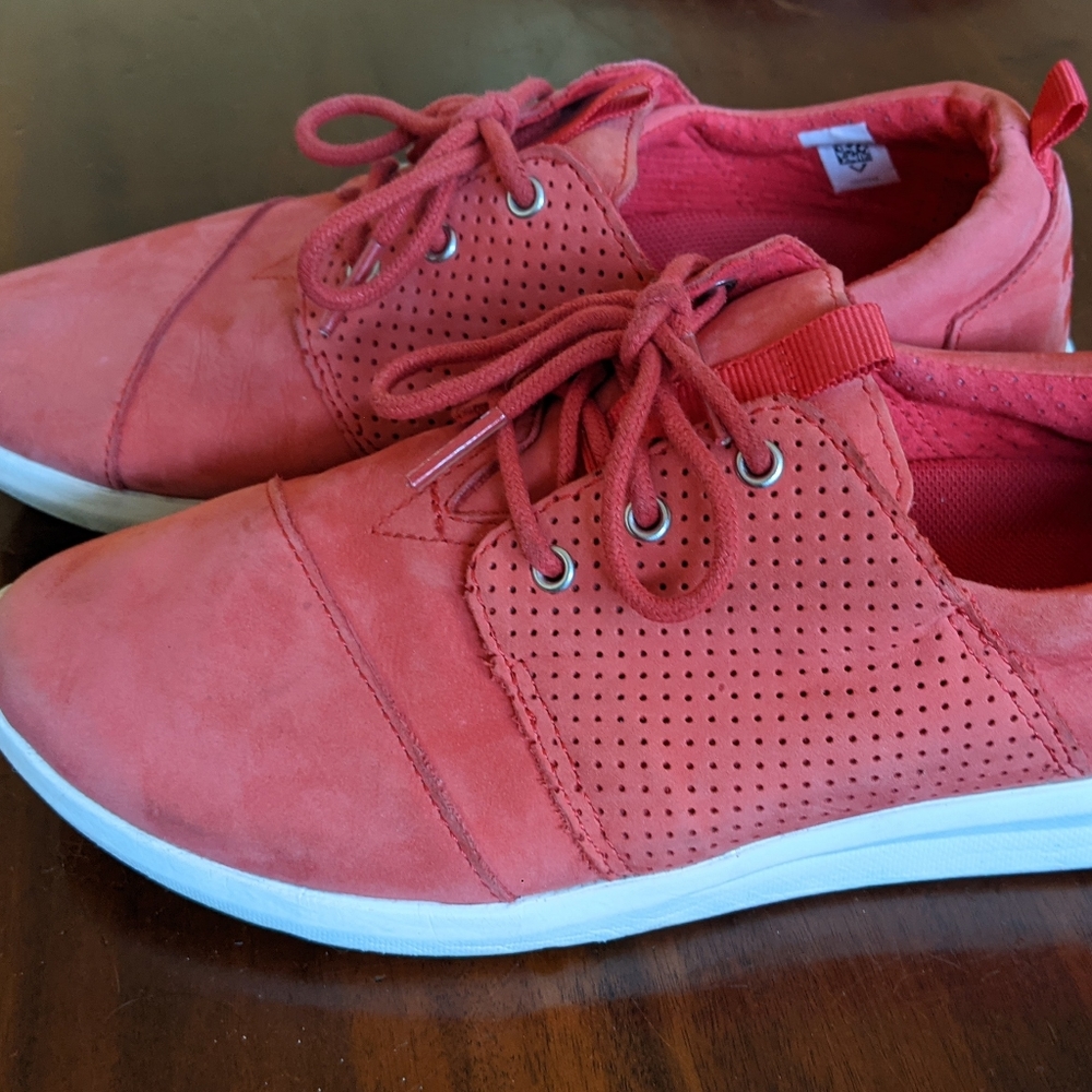 Women's 8 TOMS Del Rey Suede Sneakers